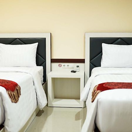Grand Buana Lestari Hotel Паданг Екстериор снимка