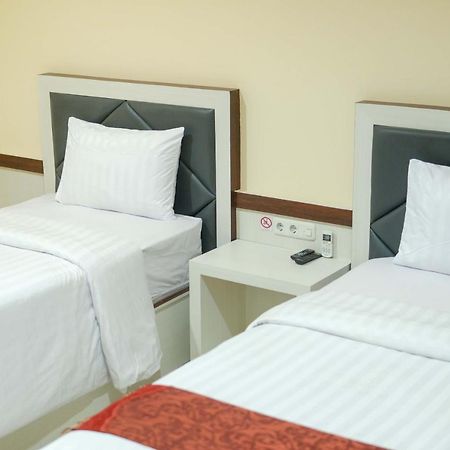 Grand Buana Lestari Hotel Паданг Екстериор снимка