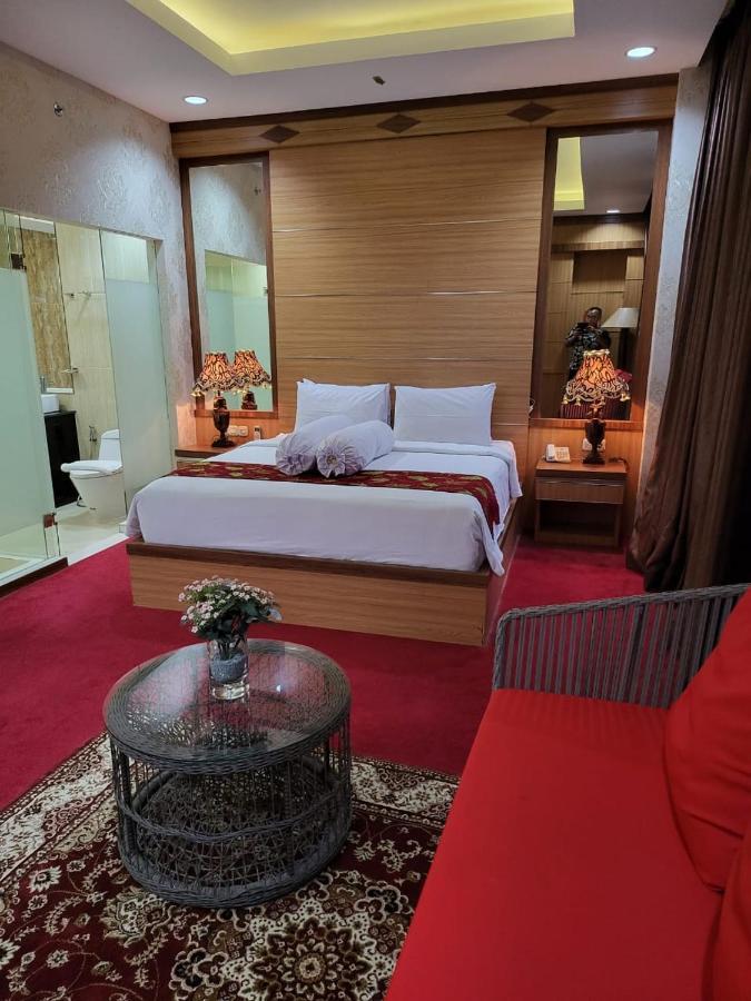 Grand Buana Lestari Hotel Паданг Екстериор снимка