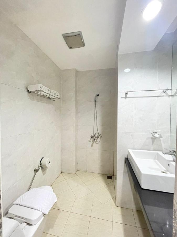 Grand Buana Lestari Hotel Паданг Екстериор снимка