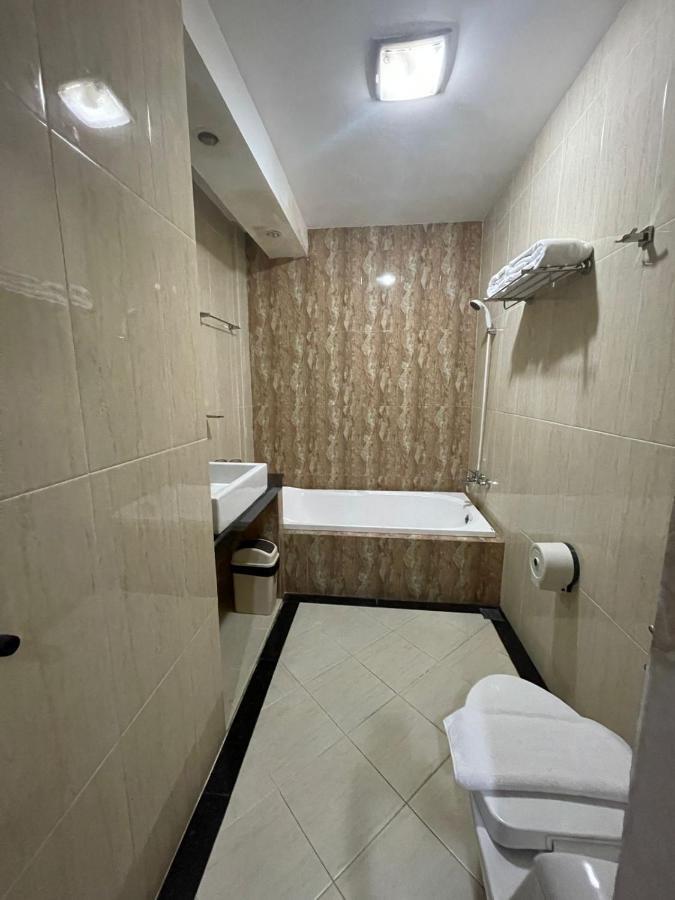 Grand Buana Lestari Hotel Паданг Екстериор снимка