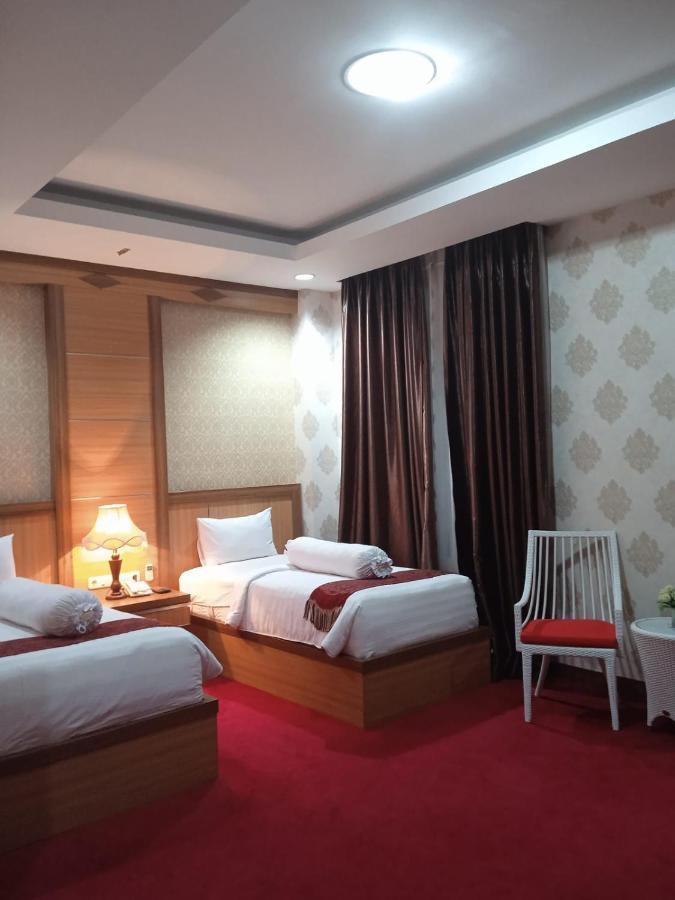 Grand Buana Lestari Hotel Паданг Екстериор снимка