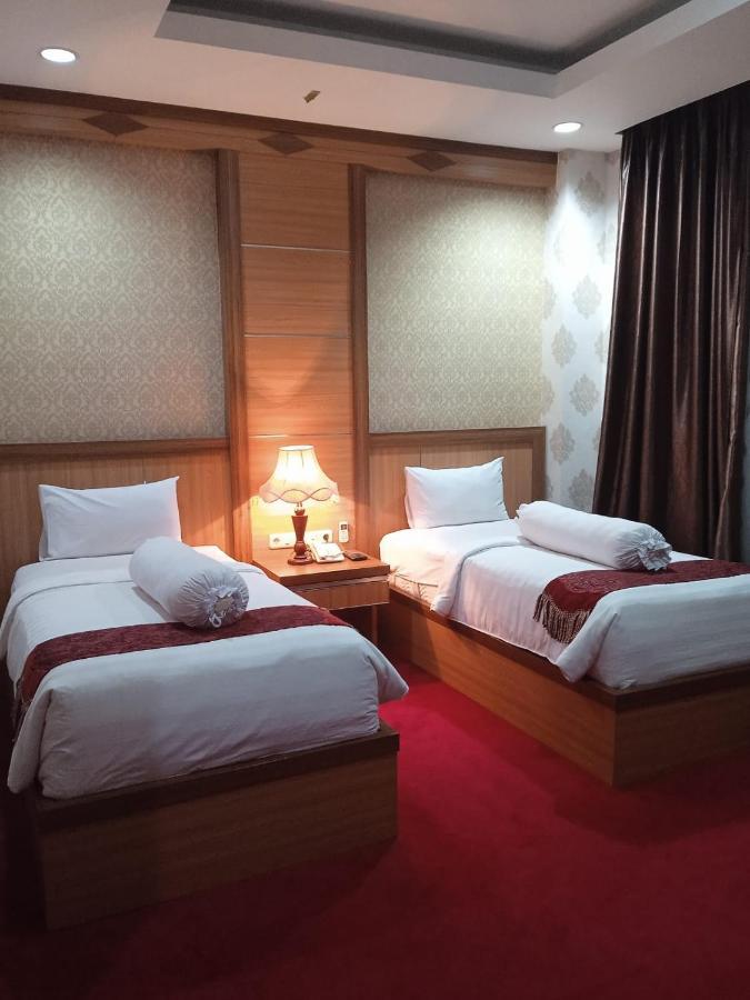 Grand Buana Lestari Hotel Паданг Екстериор снимка