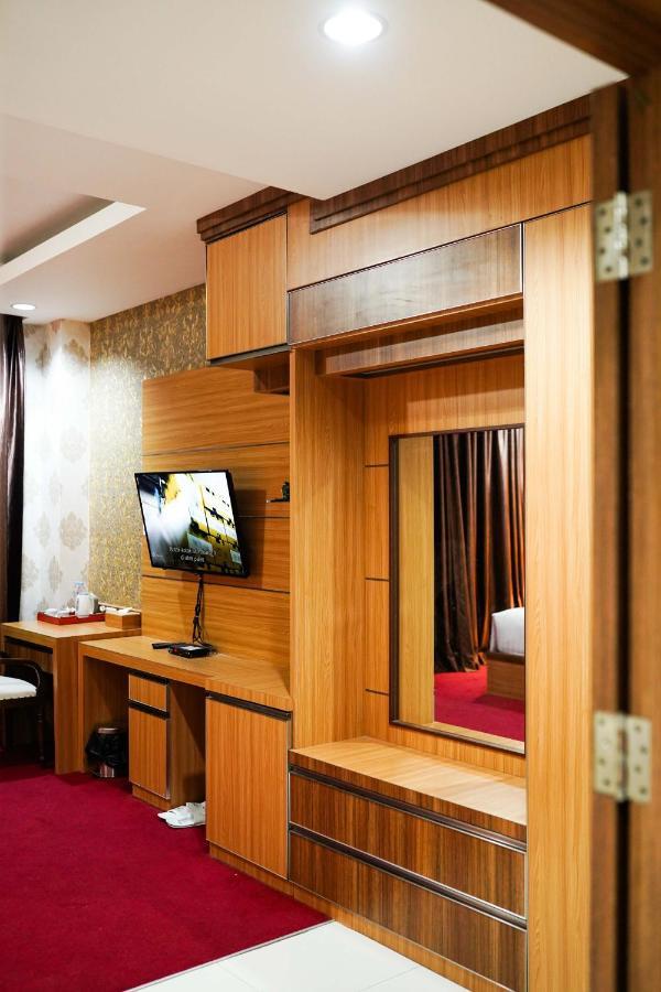 Grand Buana Lestari Hotel Паданг Екстериор снимка