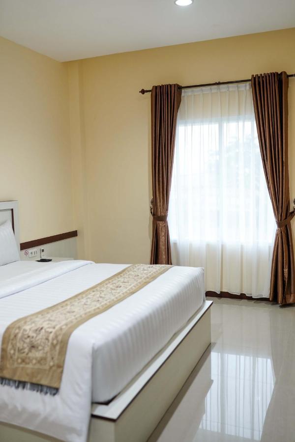 Grand Buana Lestari Hotel Паданг Екстериор снимка
