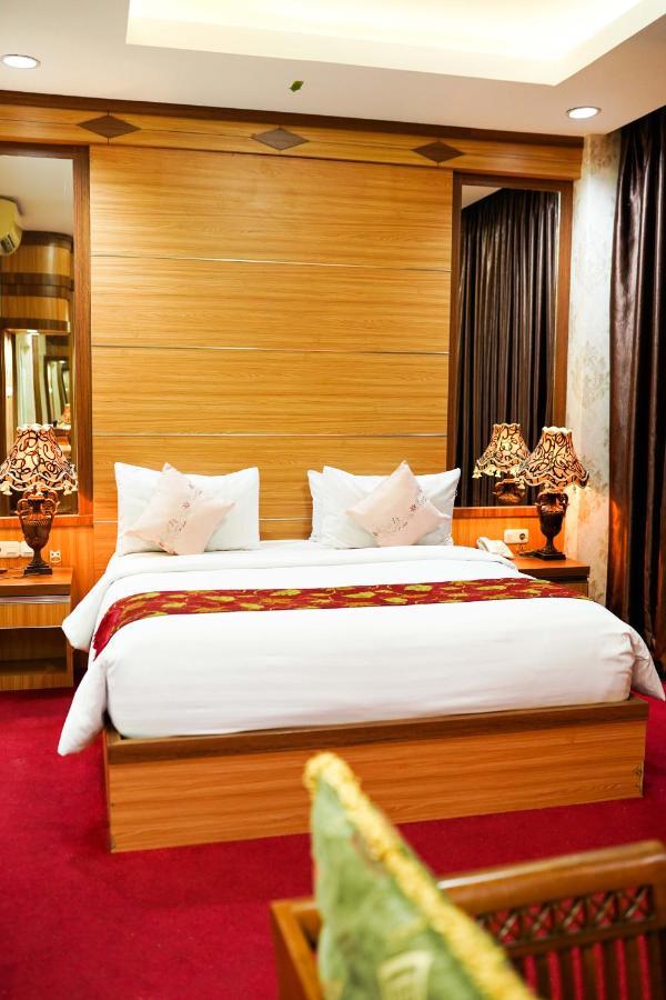Grand Buana Lestari Hotel Паданг Екстериор снимка