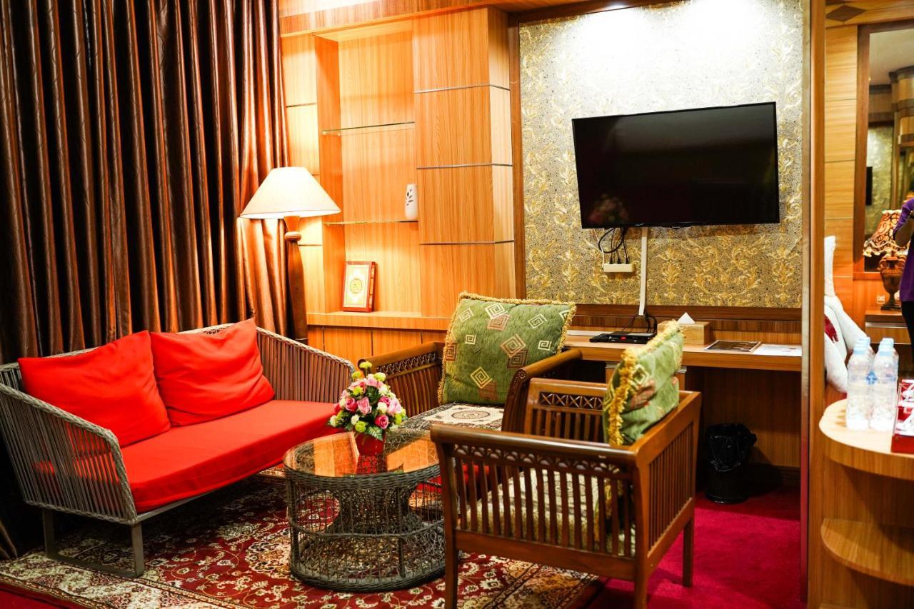 Grand Buana Lestari Hotel Паданг Екстериор снимка