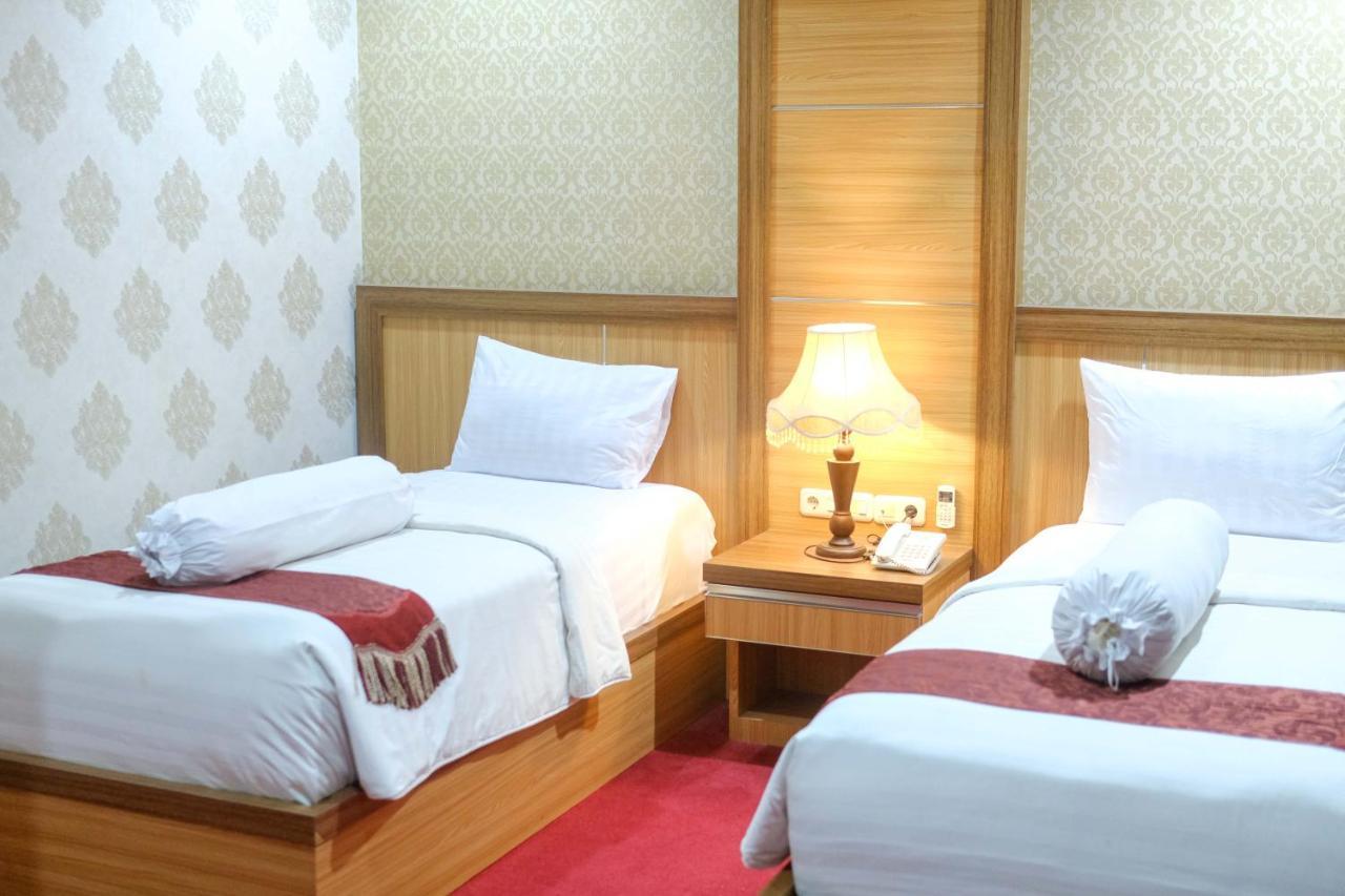 Grand Buana Lestari Hotel Паданг Екстериор снимка