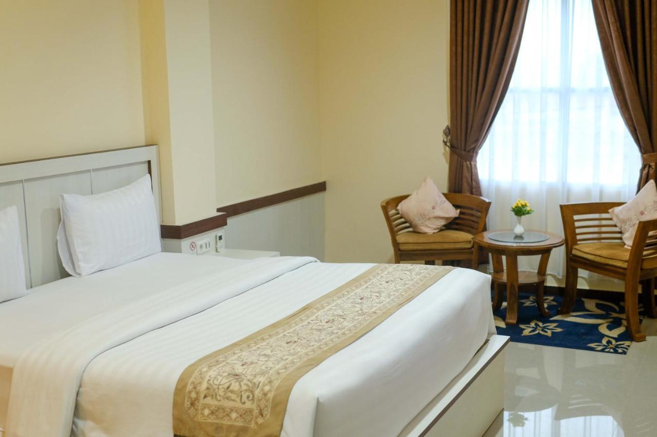 Grand Buana Lestari Hotel Паданг Екстериор снимка