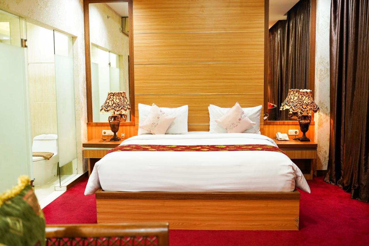 Grand Buana Lestari Hotel Паданг Екстериор снимка